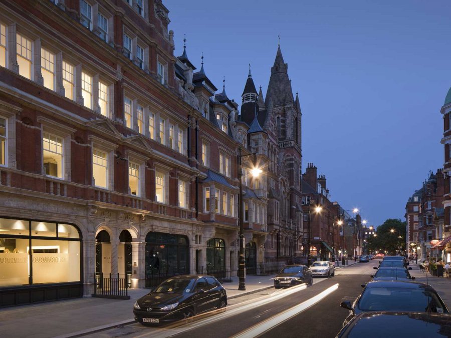 A mixed use development of 16 lateral apartments and 4 duplex retail units in the heart of Mayfair. The existing Grade II listed buildings were converted from commercial to residential use with sensitive yet contemporary interventions within the existing fabric. The scheme also involves enhancements to the public realm, and was granted planning and listed buildings consent in May 2009.
Client: Grosvenor.